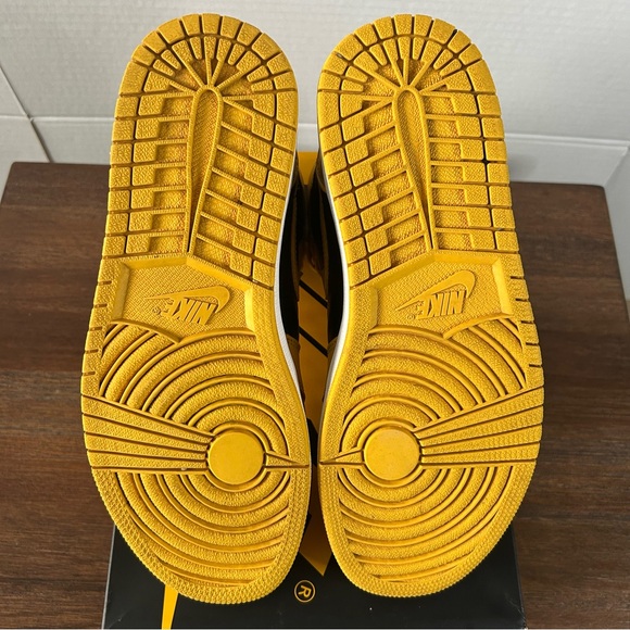 Air Jordan 1 Retro High OG Pollen/White-Black Size M9/W10.5 - Picture 4 of 6